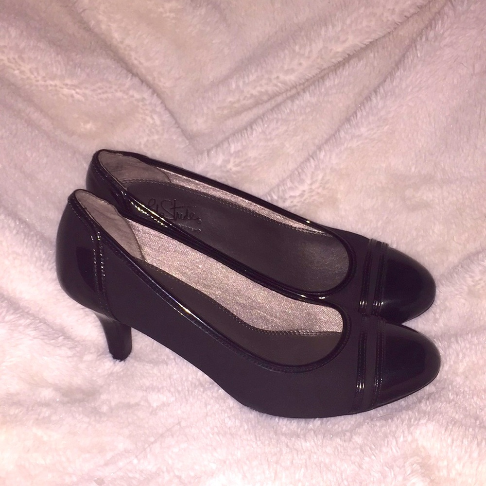 Life Stride Black Pumps